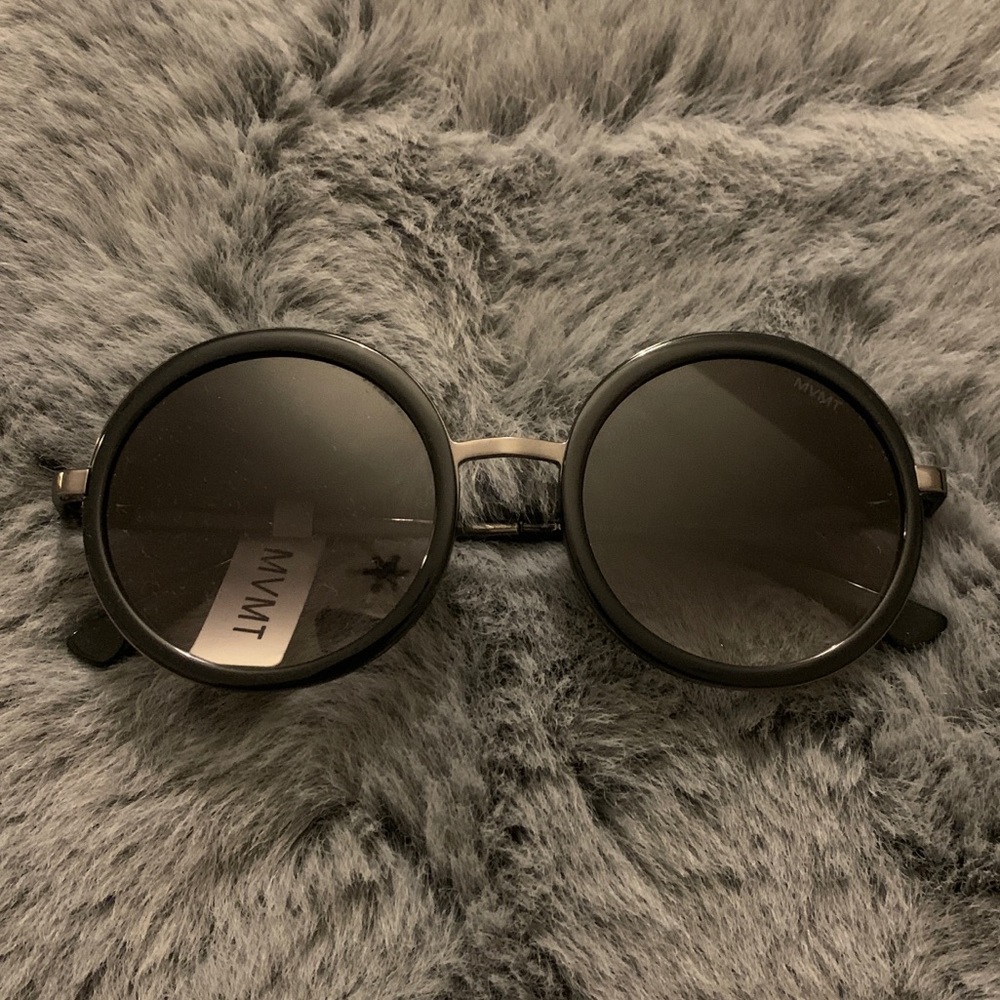 new MVMT voodoo black and grey sunglasses